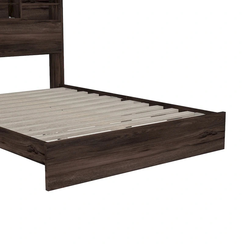 Camera da letto matrimoniale, struttura letto vintage in legno con 2 comodini e 1 cassettiera